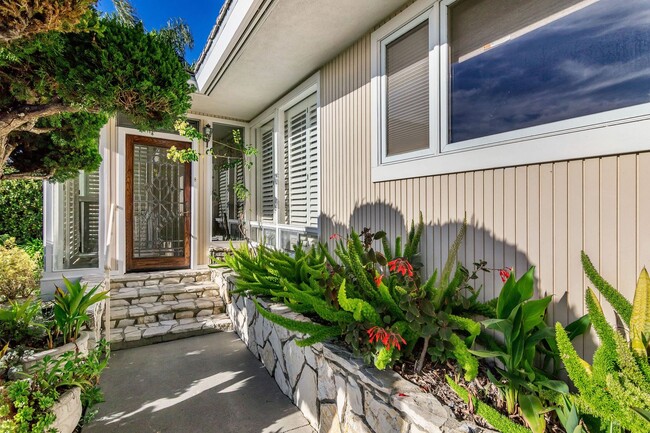 Building Photo - Private Lower Lunada Bay Home