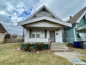 Building Photo - 315 Austin St