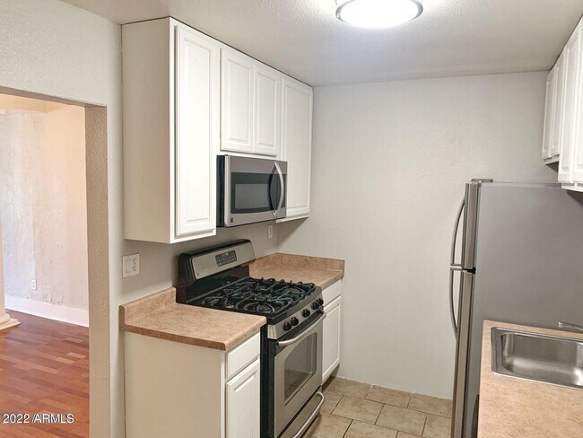 Building Photo - 136 N 11th Ave