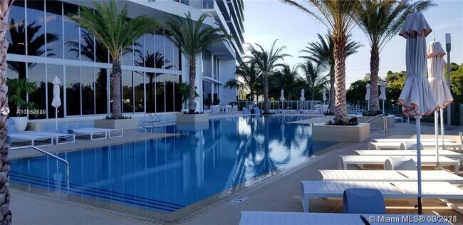 Foto del edificio - 16385 Biscayne Blvd