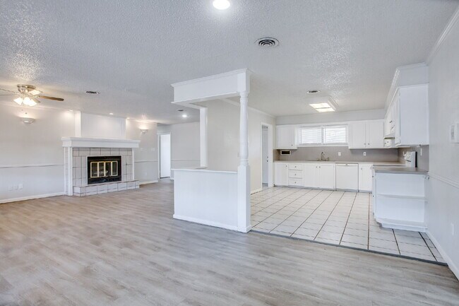 Foto del edificio - Large 4 bedroom!