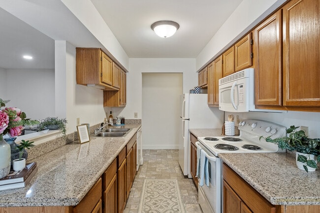 Building Photo - York Creek Apartments