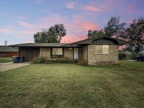 Building Photo - 610 W C St