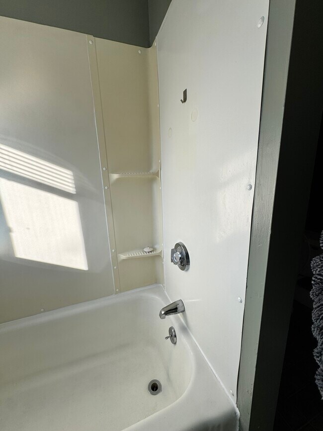 Foto del edificio - 96 Frost St