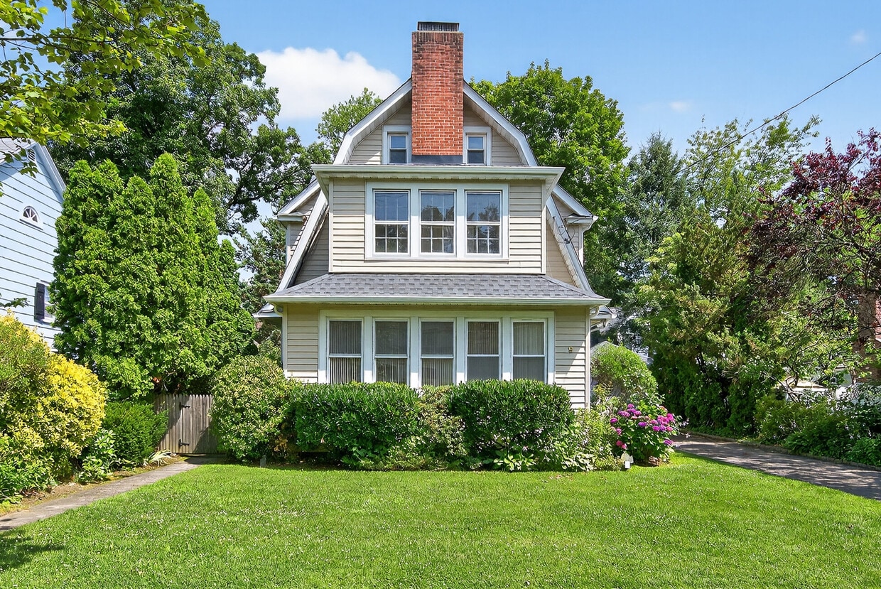 Photo - 9 Vista Way (Port Washington, NY)