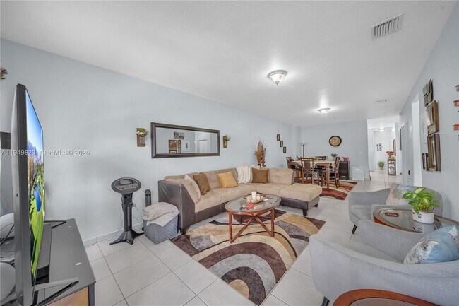 Building Photo - 7567 N Augusta Dr