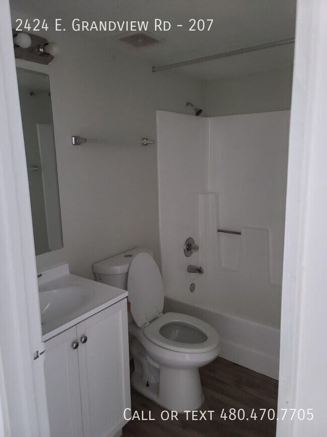 Building Photo - 2424 E Grandview Rd