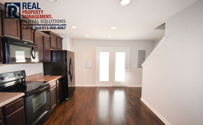 Foto del edificio - Great end unit 2BR/2.5BA Mboro townhome cl...
