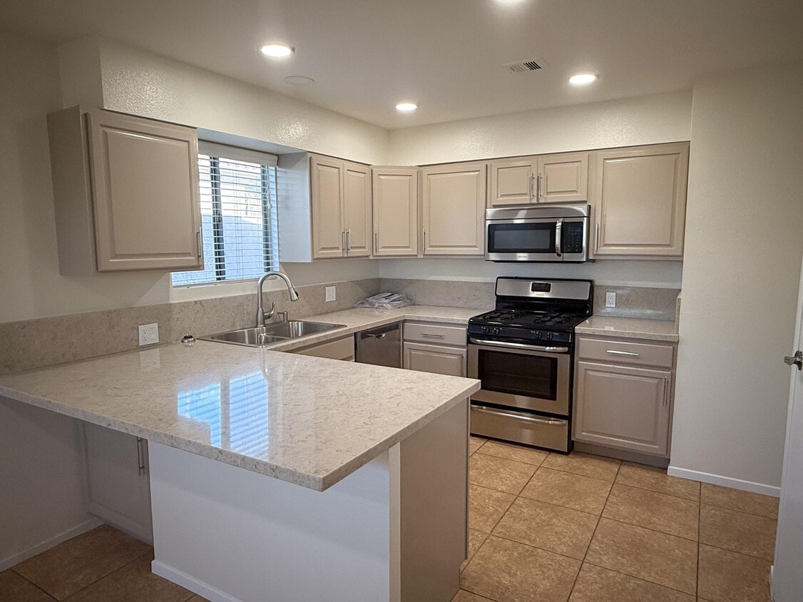 Primary Photo - 79251 Ave 42