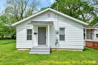 Building Photo - 2139 N Taylor Ave