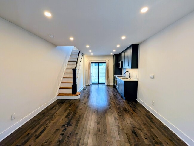 Building Photo - 1118 Titan St