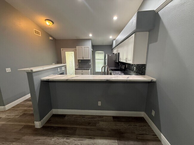 Foto del edificio - 8927 Courtyard Ln