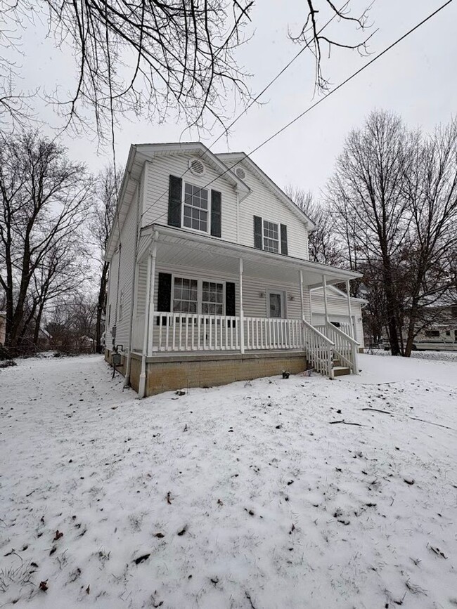 Building Photo - 749 McKinley Ave