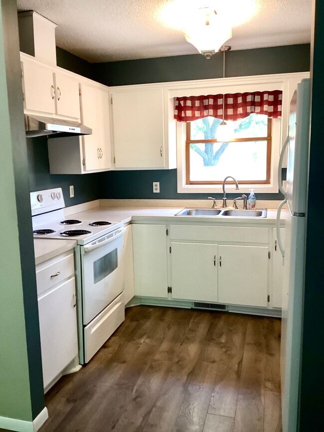 Building Photo - 3BR, 1BA Rambler
