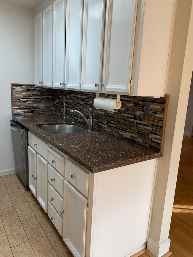 Cocina remodelada - 1001 La Terrace Cir