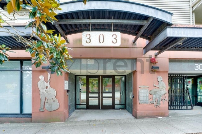 Building Photo - Unit 501