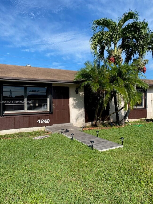 Building Photo - 4848 SW 135th Pl