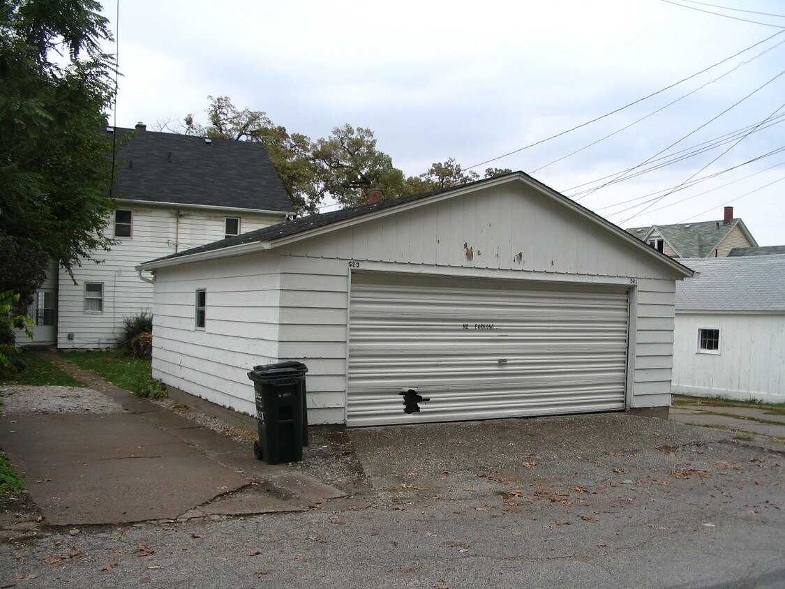 Building Photo - 521 W Locust St