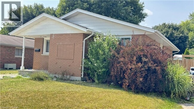 Building Photo - 248 Cyrus St