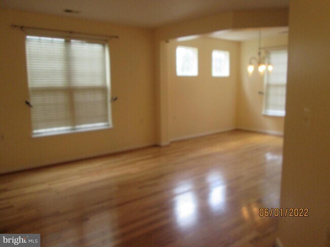 Building Photo - 6475 Cheyenne Dr