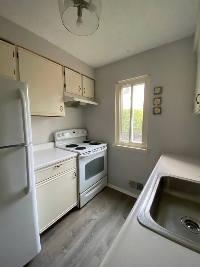 Building Photo - 593 Eastbrooke Ln