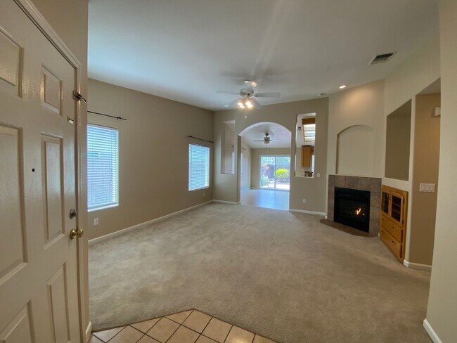 Foto del edificio - Cozy 3 Bedroom With A Large Den!