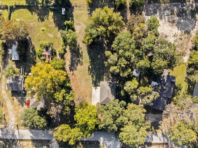 Building Photo - 25223 Lakeview Rd