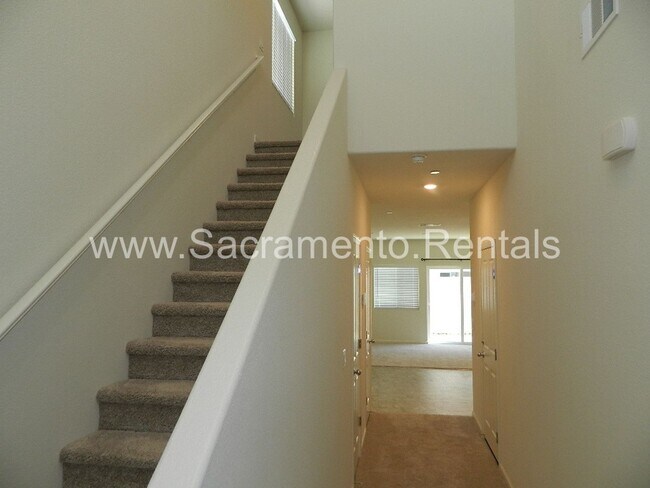 Foto del edificio - Newer Natomas Area 4bd/3ba Home with 2 Car...