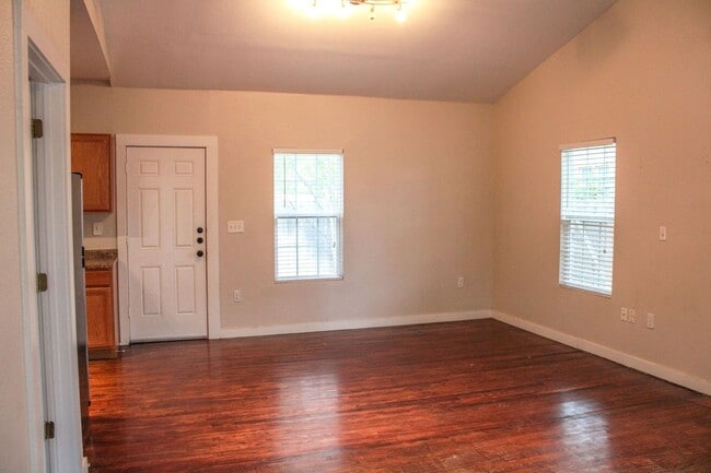 Building Photo - TOBIN HILL COTTAGE