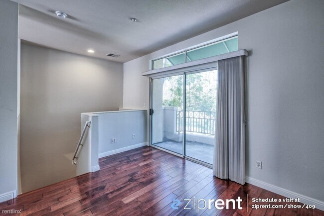 Building Photo - 3 br, 2.5 bath Townhome - 128 Holly Court,...