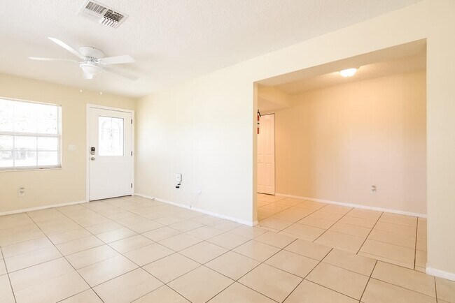 Foto del edificio - 6490 80th Ave N