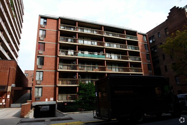 Building Photo - 13635 Maple Ave