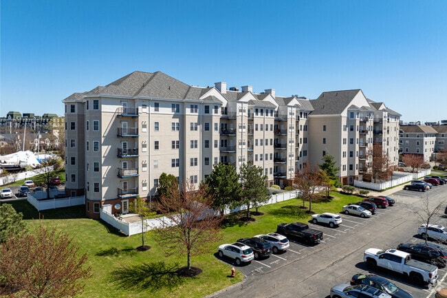 10 Seaport Drive is located in the Marina Bay submarket of Quincy. - Atlantic at Marina Bay