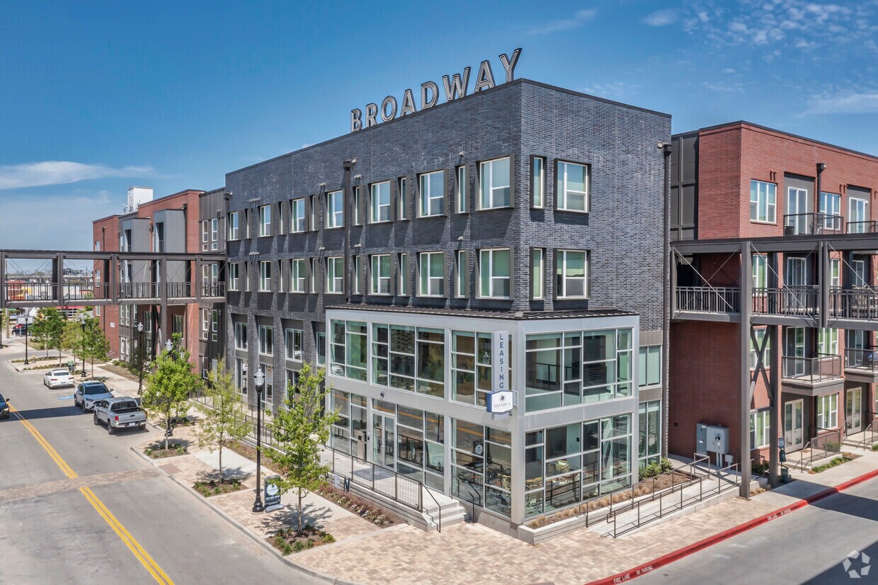 LYV Broadway 1415 S Broadway St Carrollton, TX Apartments for Rent