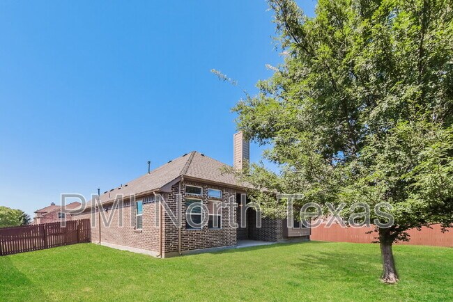 Building Photo - 3014 Lakefield Dr