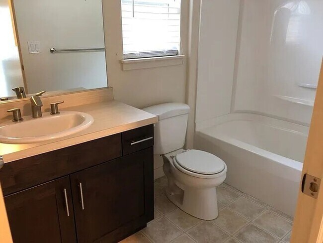 Building Photo - BEAUIFUL HOME!!!