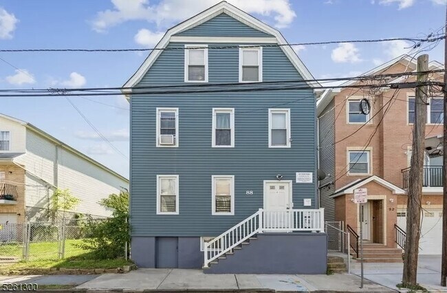 Building Photo - 88 Schley St