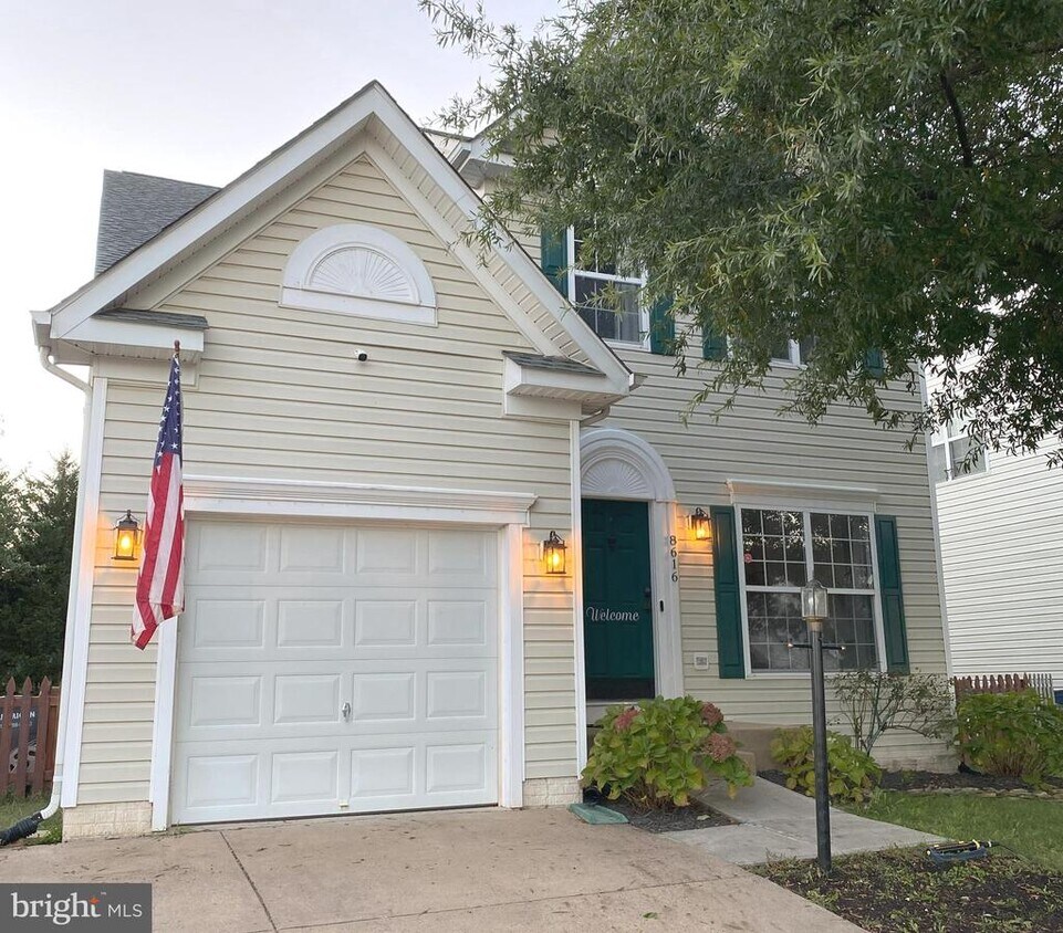 Foto principal - 8616 Huddersfield Way