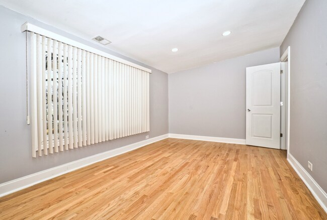 Dining room / Living room - 2021 Brown Ave