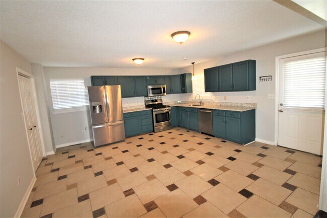 Building Photo - Move-in Ready 3 Bedroom Ranch!!
