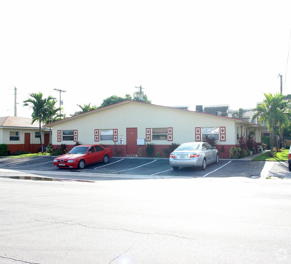 Primary Photo - 4 Plex In Sunrise