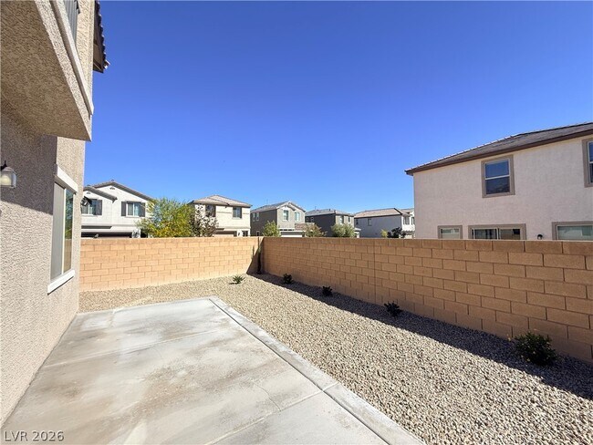 Foto del edificio - 2327 E Ponder Ave.