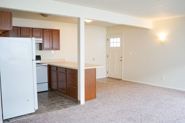 Building Photo - Top Floor 2 Bed Close to Woodstock, Hawtho...