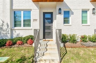 Building Photo - 2816 Merrimac St