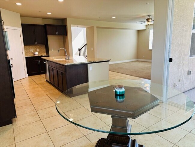 Building Photo - MOVE IN BONUS $300 off, $3,200 Nees & Loca...