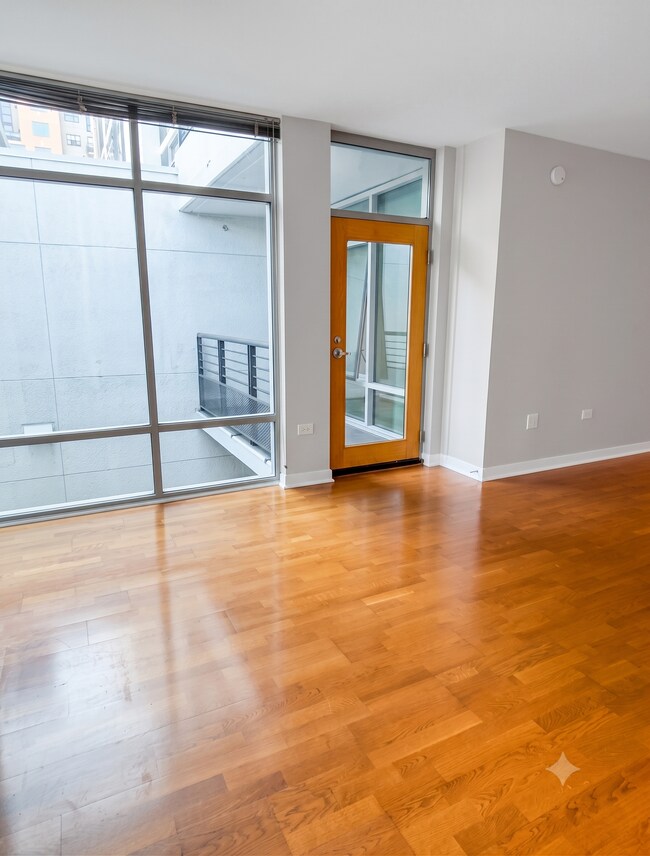 Building Photo - 425 W Beech St
