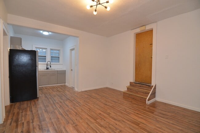 Building Photo - 12 Lake St