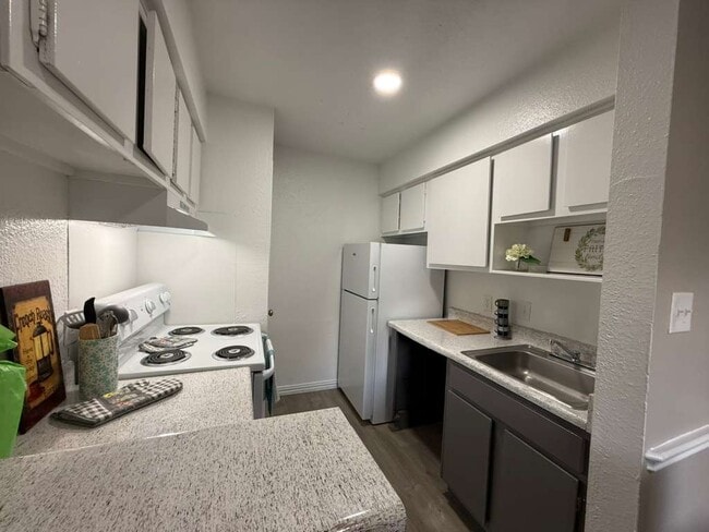 Building Photo - 8801 Glencrest Management Co LLC