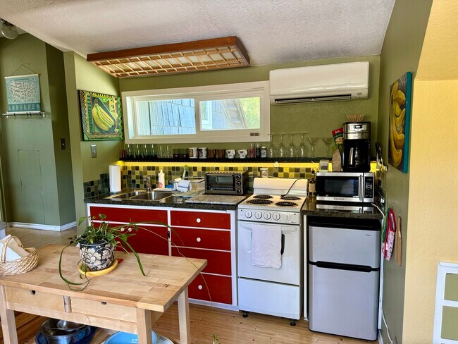 Building Photo - 1370 Garfield Aly