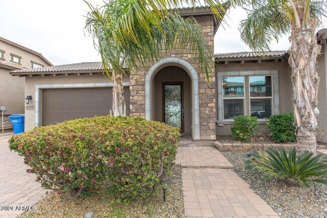 Building Photo - 3125 E Half Hitch Pl